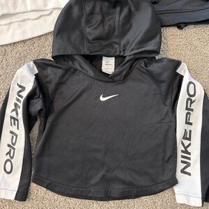 NIKE GIRLS HOODIE SIZE 6